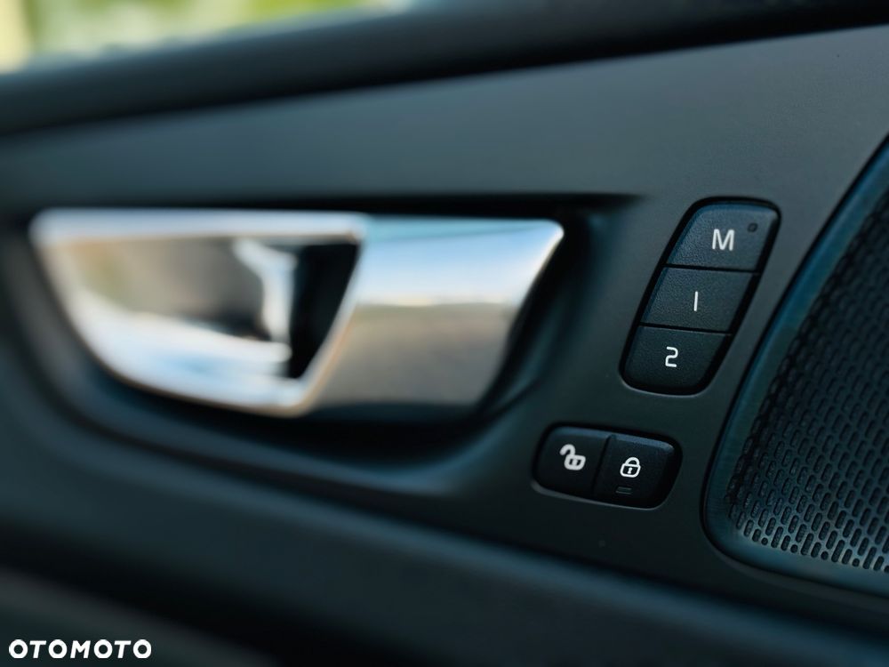 Volvo XC 60 B4 D AWD Geartronic RDesign - 10