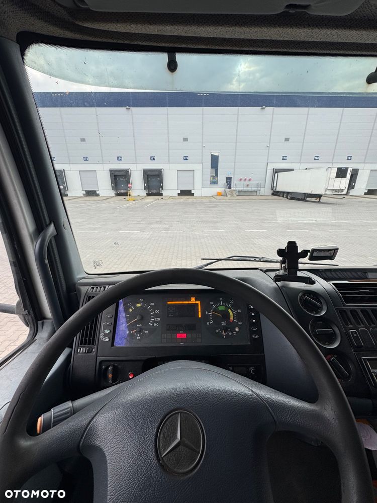 Mercedes-Benz 1218 - 11