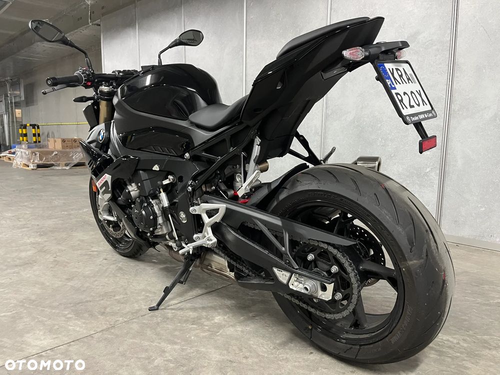 BMW S - 4