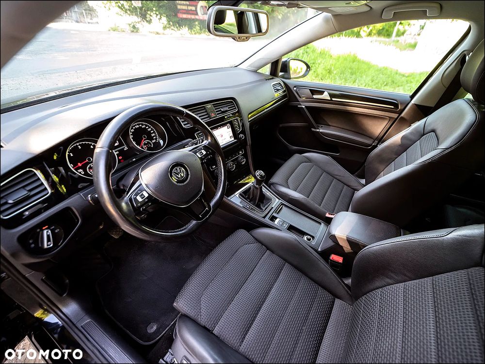 Volkswagen Golf - 6