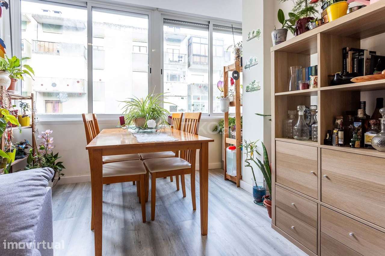Excelente Apartamento T2 Remodelado nas Mercês - Grande imagem: 5/19