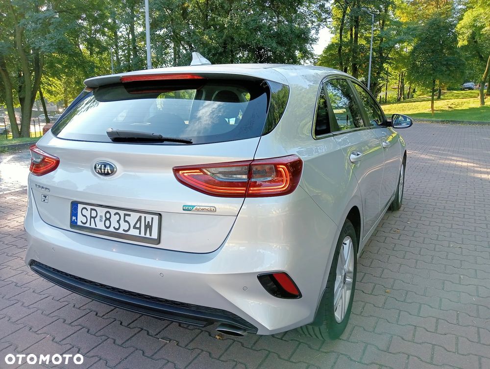 Kia Ceed 1.6 CRDi mHEV M - 10
