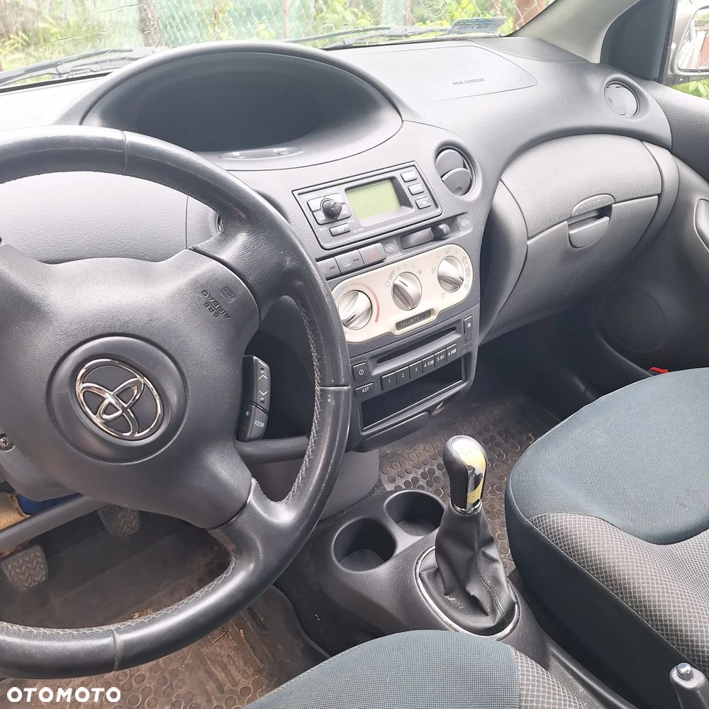 Toyota Yaris 1.3 VVT-i Sol - 2