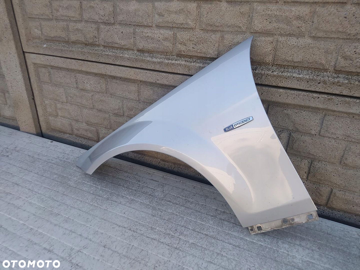 MERCEDES C KLASA W204 07-14 BŁOTNIK PRZEDNI LEWY - 2
