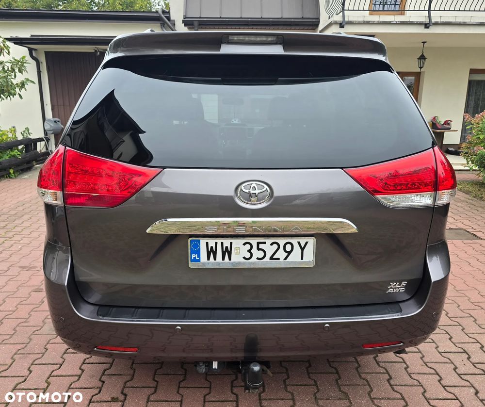 Toyota Sienna 3.5 V6 XLE AWD - 11