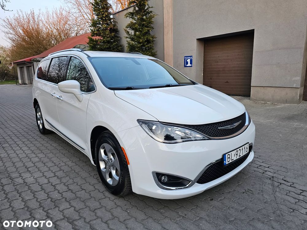 Chrysler Pacifica - 10