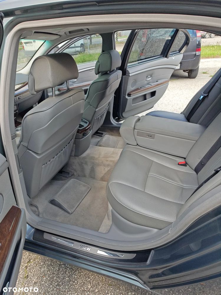 BMW Seria 7 745i L - 7