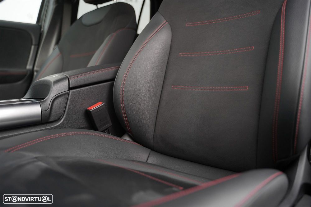 Mercedes-Benz GLA 180 d AMG Line - 32