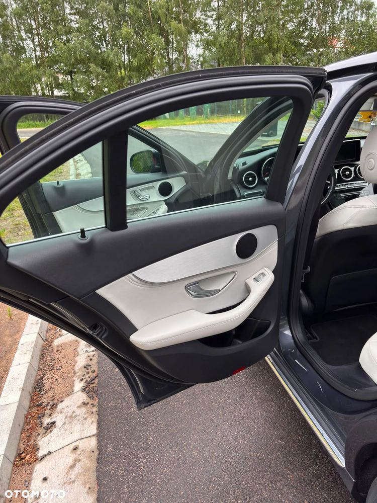 Mercedes-Benz Klasa C 300 7G-TRONIC AMG Line - 19