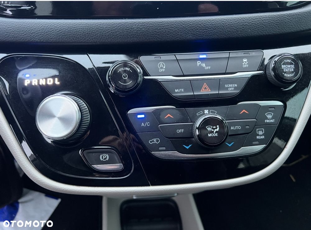 Chrysler Pacifica - 10