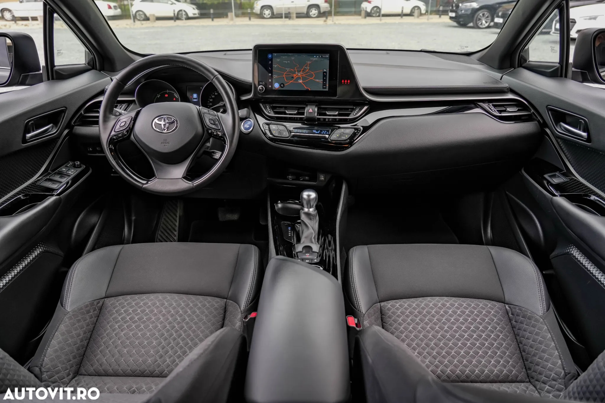 Toyota C-HR 1.8 Hybrid Team Deutschland - 13