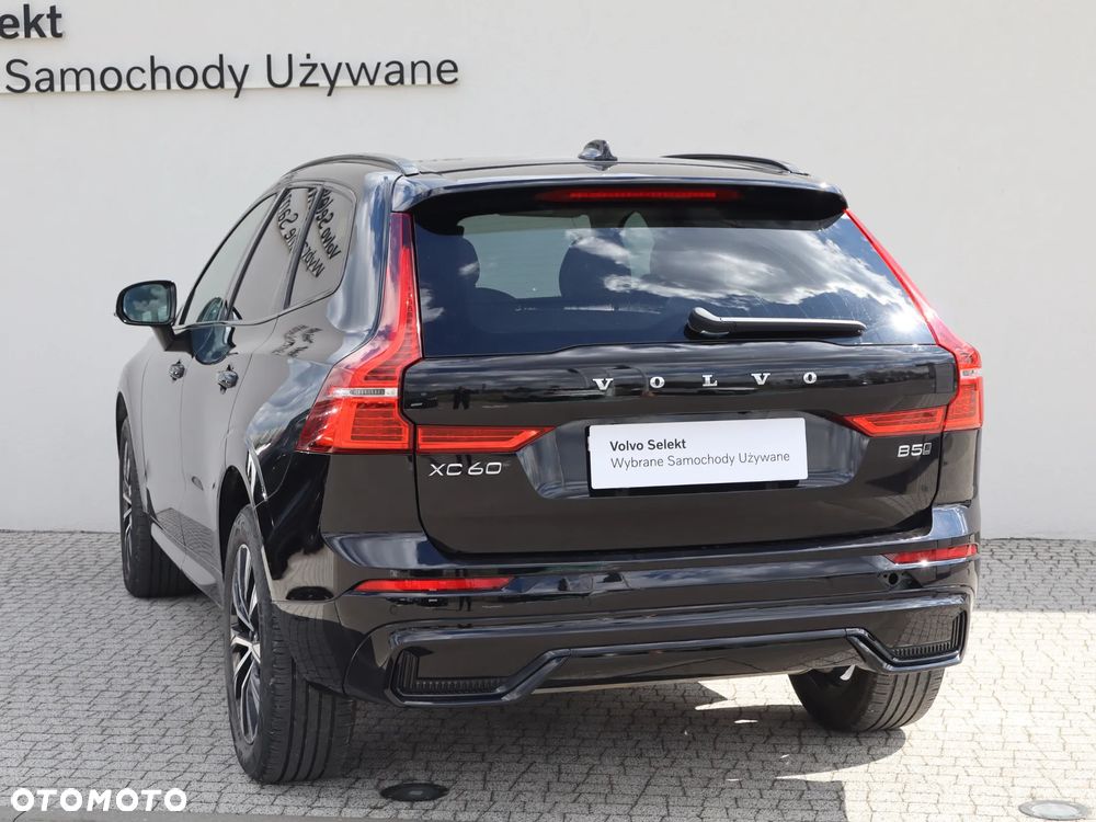Volvo XC 60 B5 B AWD Plus Dark - 4