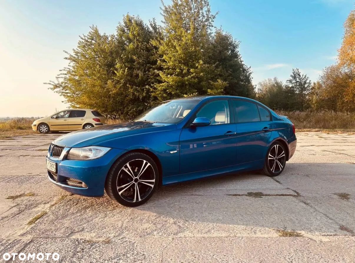 BMW Seria 3 318i Touring - 1