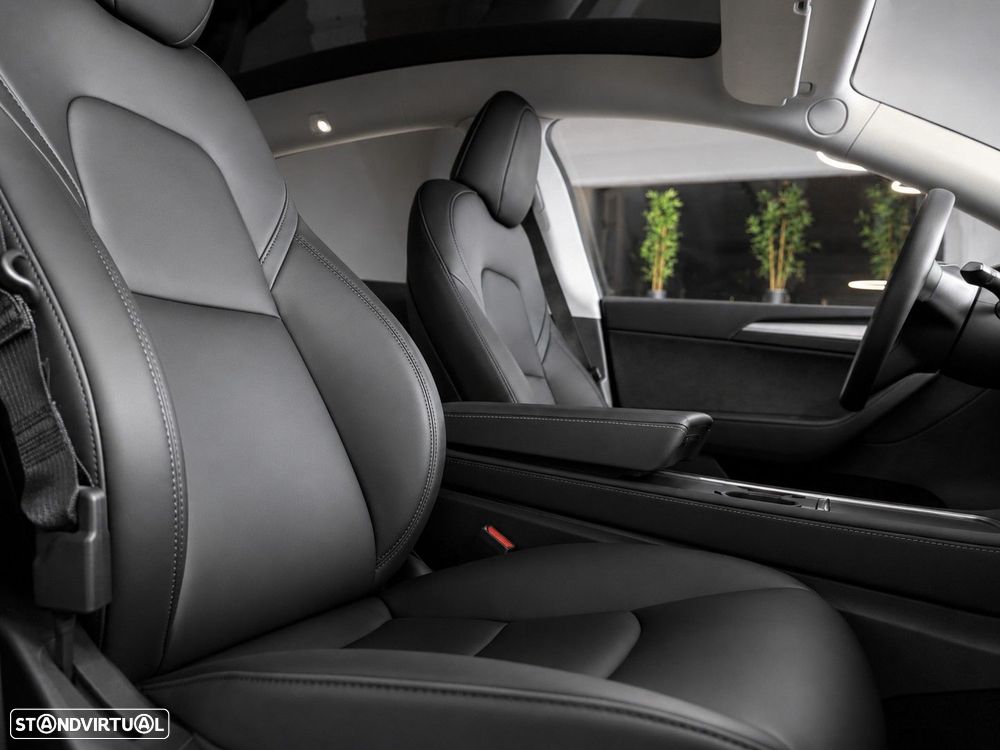 Tesla Model Y Long-Range RWD - 10