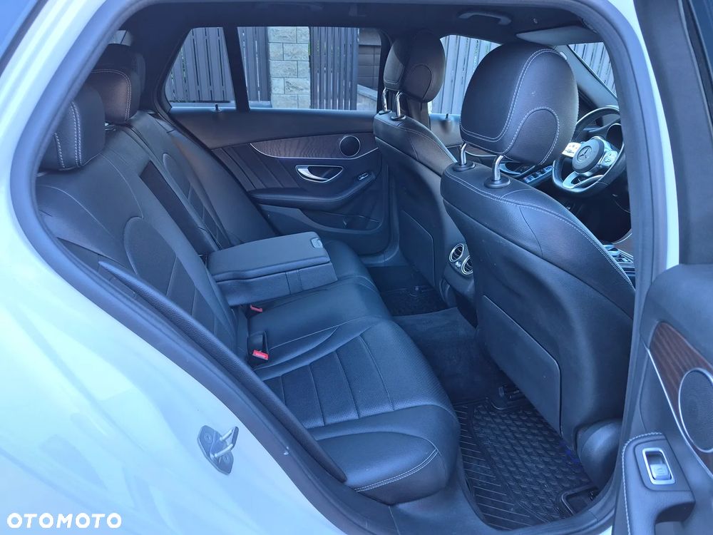 Mercedes-Benz Klasa C 300 9G-TRONIC - 31