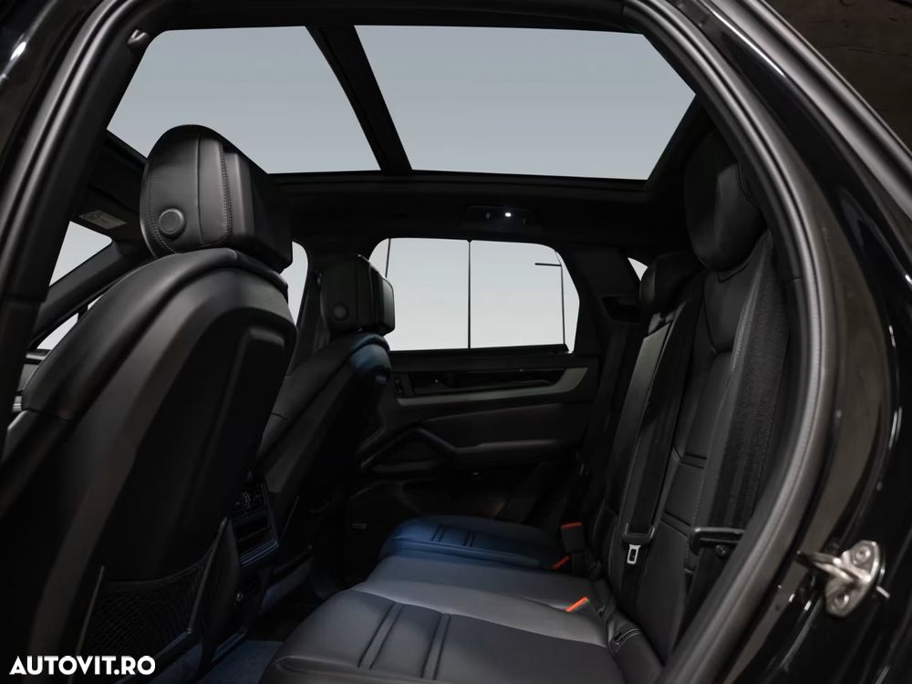Porsche Cayenne Coupe E-Hybrid - 7