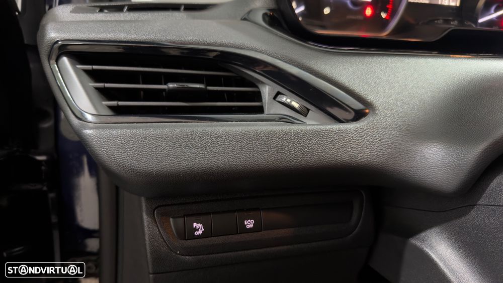 Peugeot 208 1.2 PureTech Signature - 18