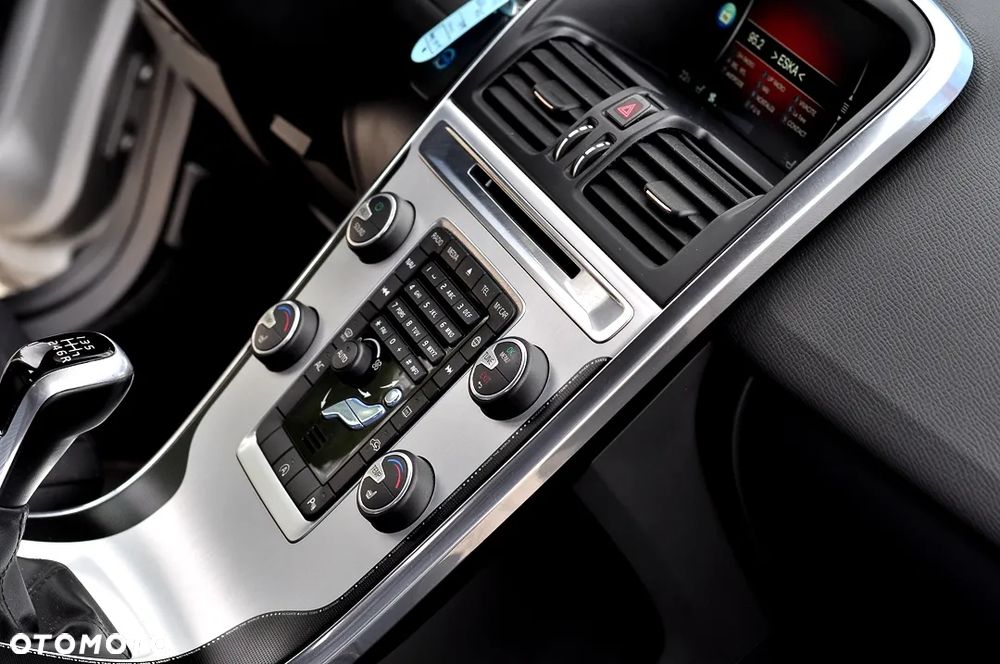 Volvo XC 60 D3 Drive-E Ocean Race - 27