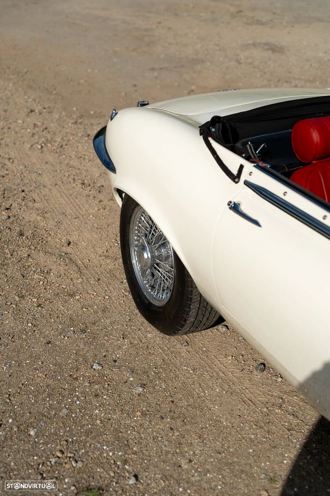 Jaguar E-Type - 26