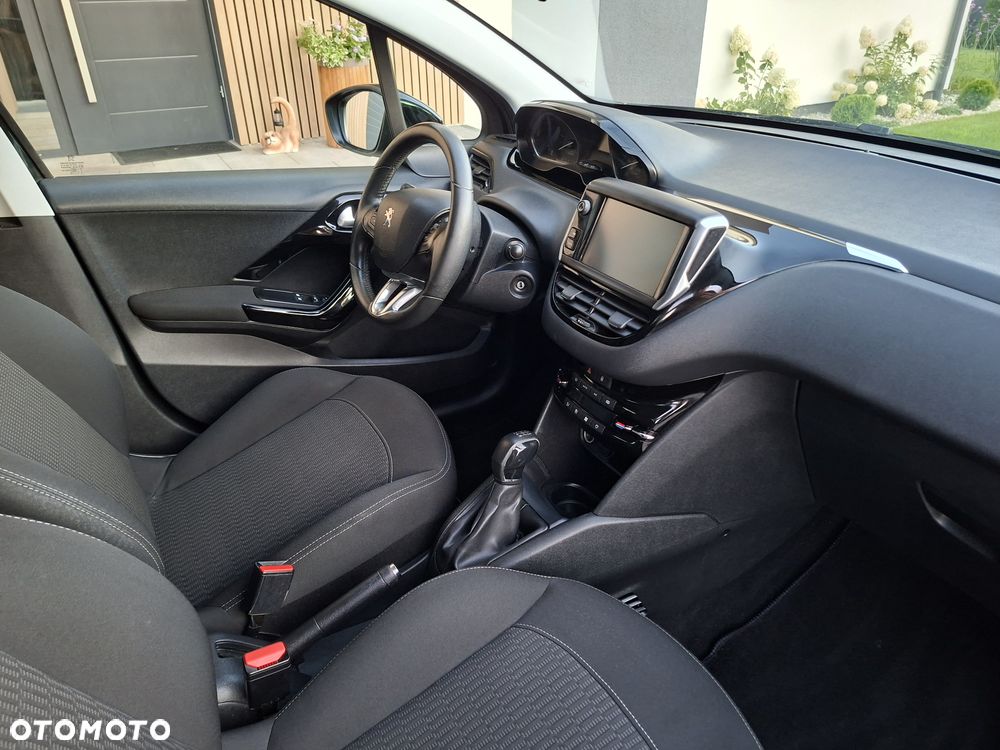 Peugeot 208 - 7