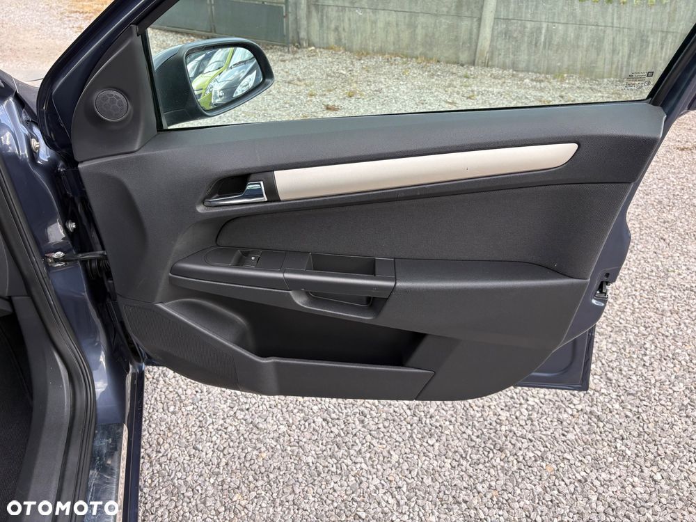 Opel Astra 1.6 Design Edition - 29