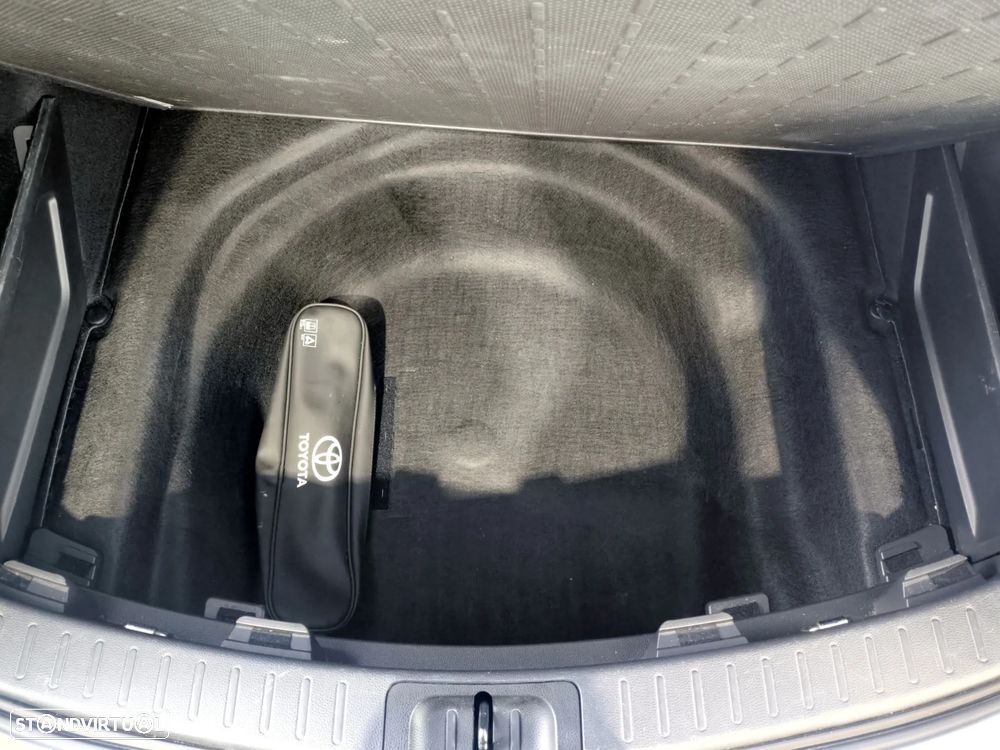 Toyota Corolla Touring Sports 1.8 Hybrid Comfort+P.Sport - 26