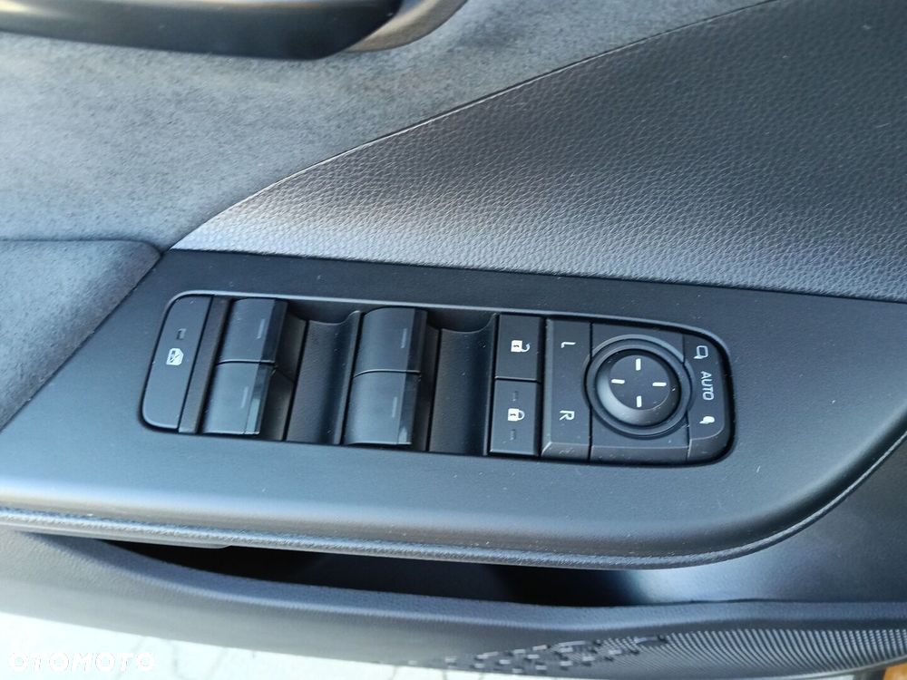 Toyota C-HR 1.8 Hybrid Executive - 16