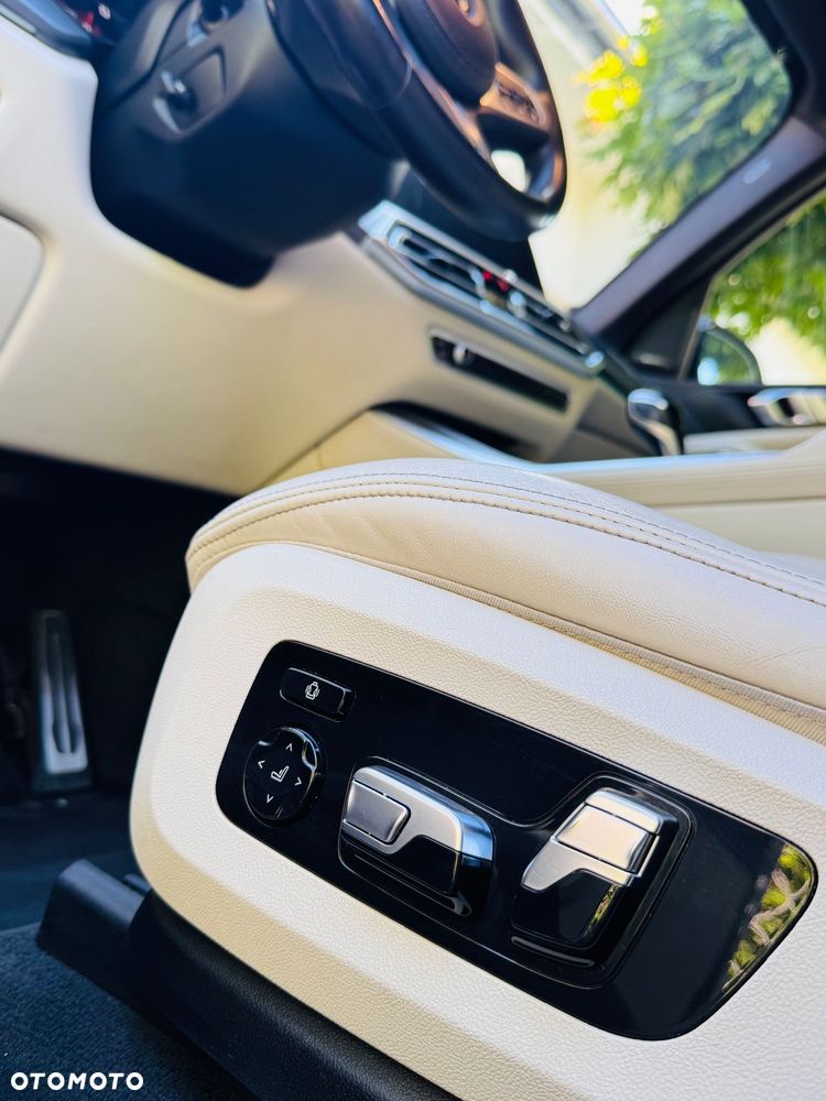 BMW X5 M M50i - 10