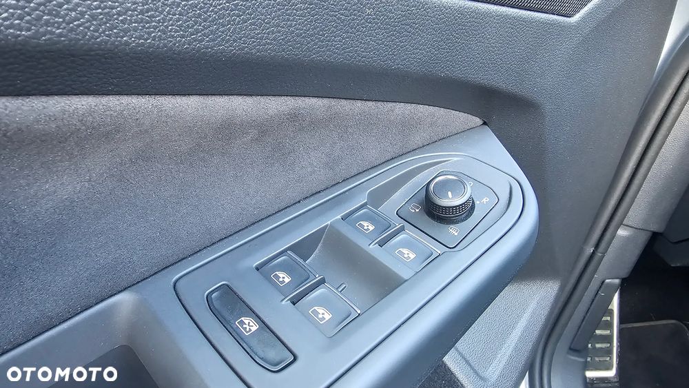 Volkswagen Golf 1.5 eTSI mHEV R-Line Plus DSG - 36