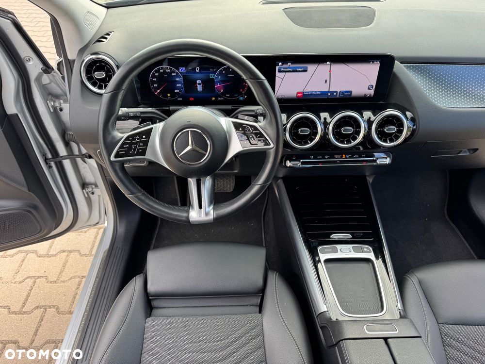 Mercedes-Benz Klasa B 180 Progressive 7G-DCT - 31