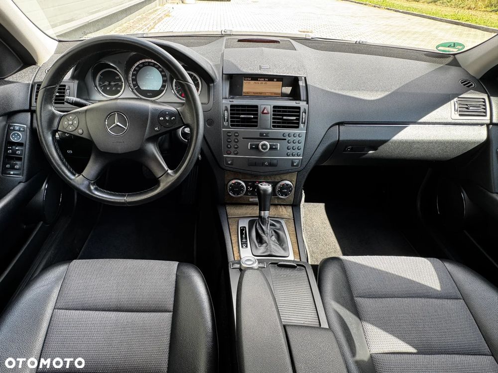 Mercedes-Benz Klasa C 180 CGI Automatik BlueEFFICIENCY Avantgarde - 11