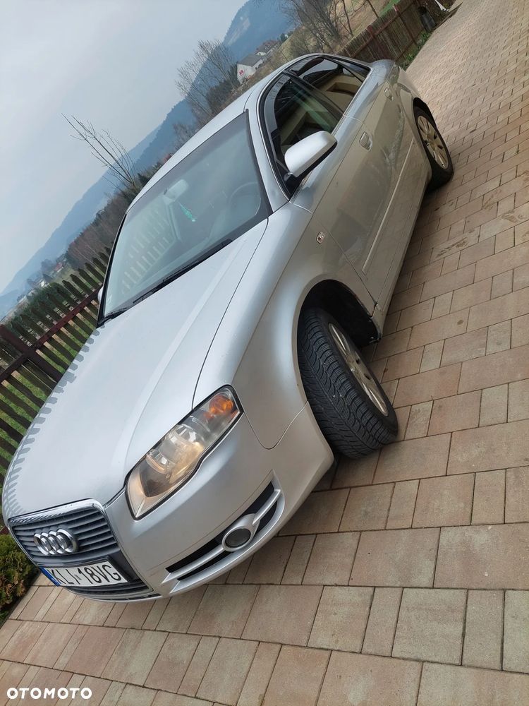 Audi A4 Limousine - 4