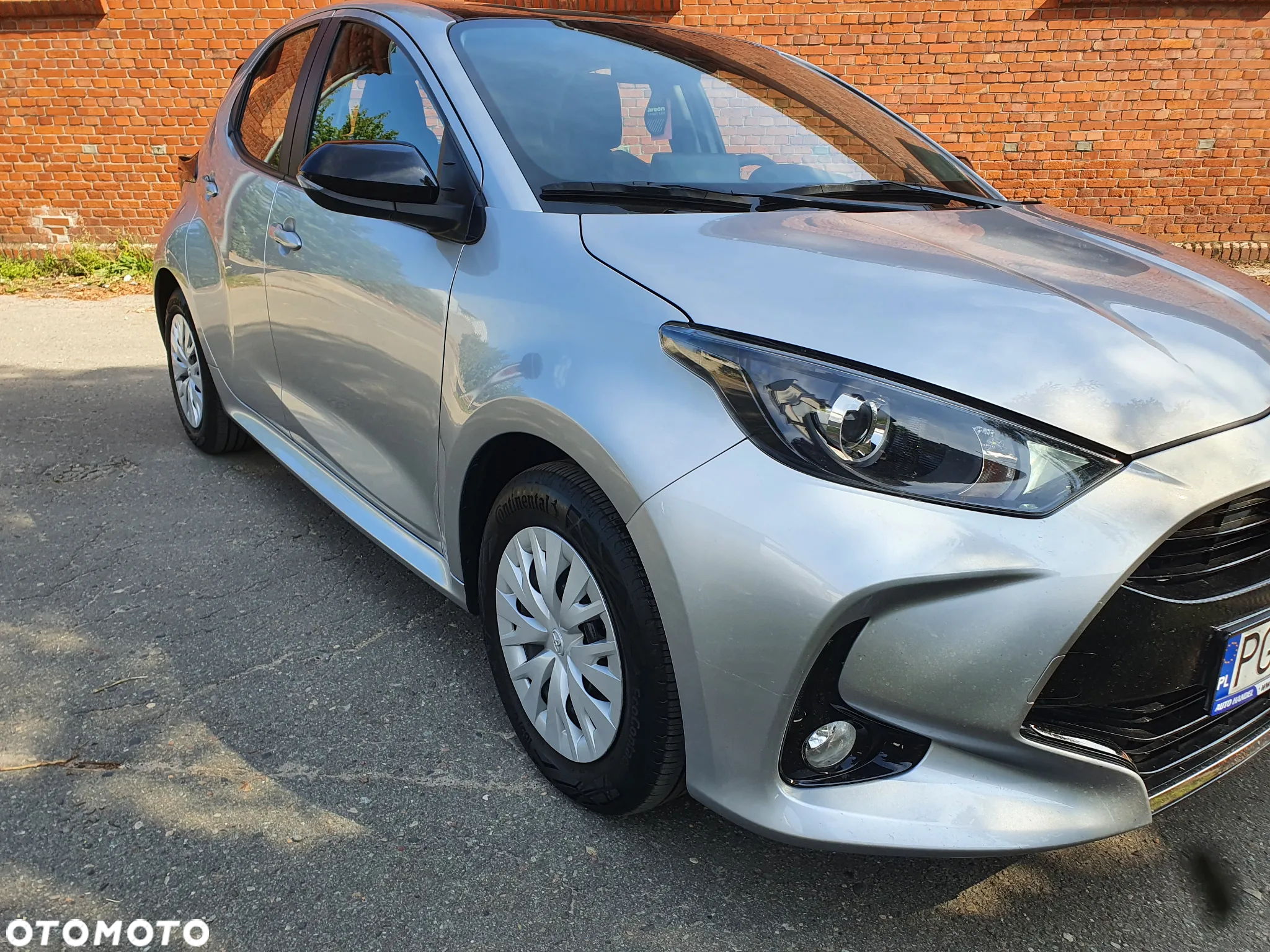 Toyota Yaris Hybrid 1.5 VVT-i Comfort mit Design Paket - 2