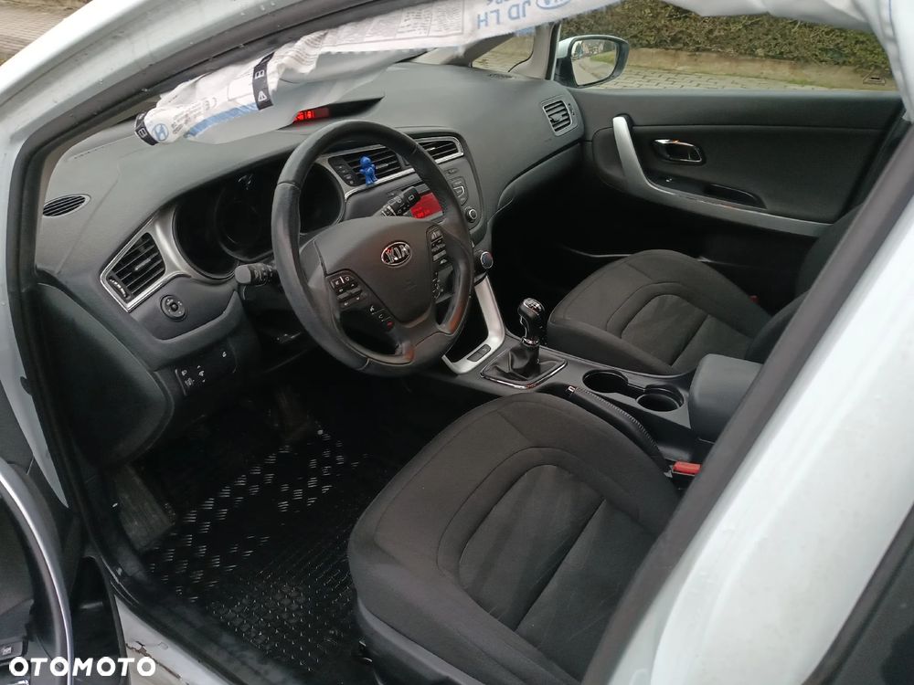 Kia Ceed 1.4 CVVT ISG Dream Team Edition - 23