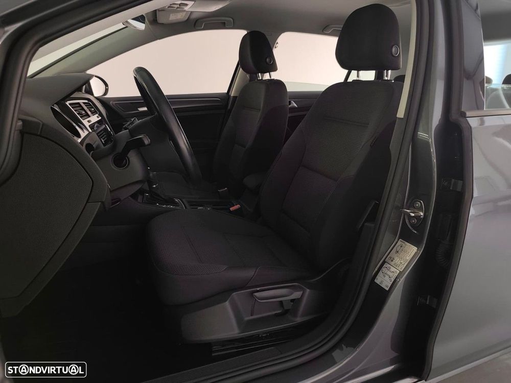 VW Golf 1.0 TSI Confortline DSG - 12