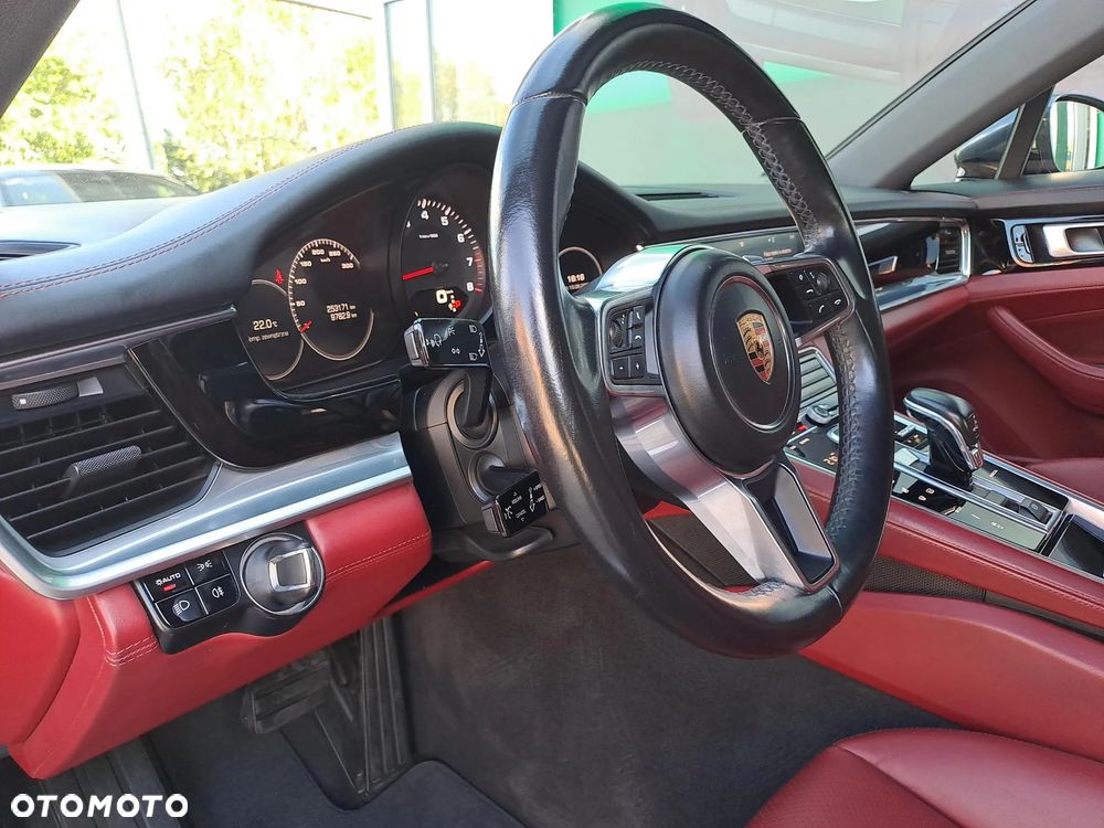 Porsche Panamera 4 - 12