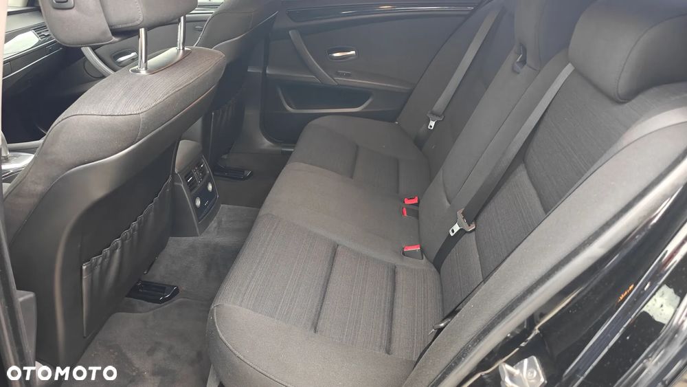BMW Seria 5 520i - 24