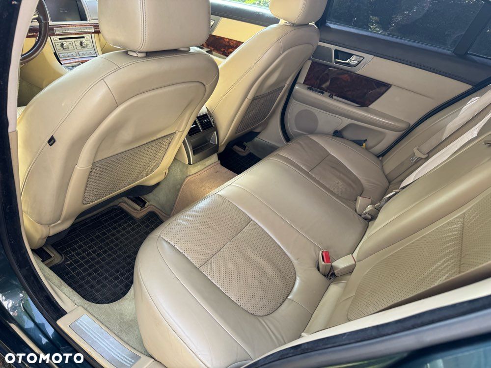 Jaguar XF 2.7 V6 D Premium Luxury - 10