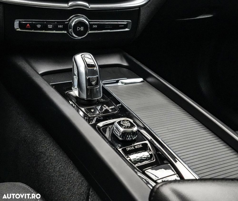 Volvo XC 60 T8 Twin Engine AWD Momentum Pro - 21