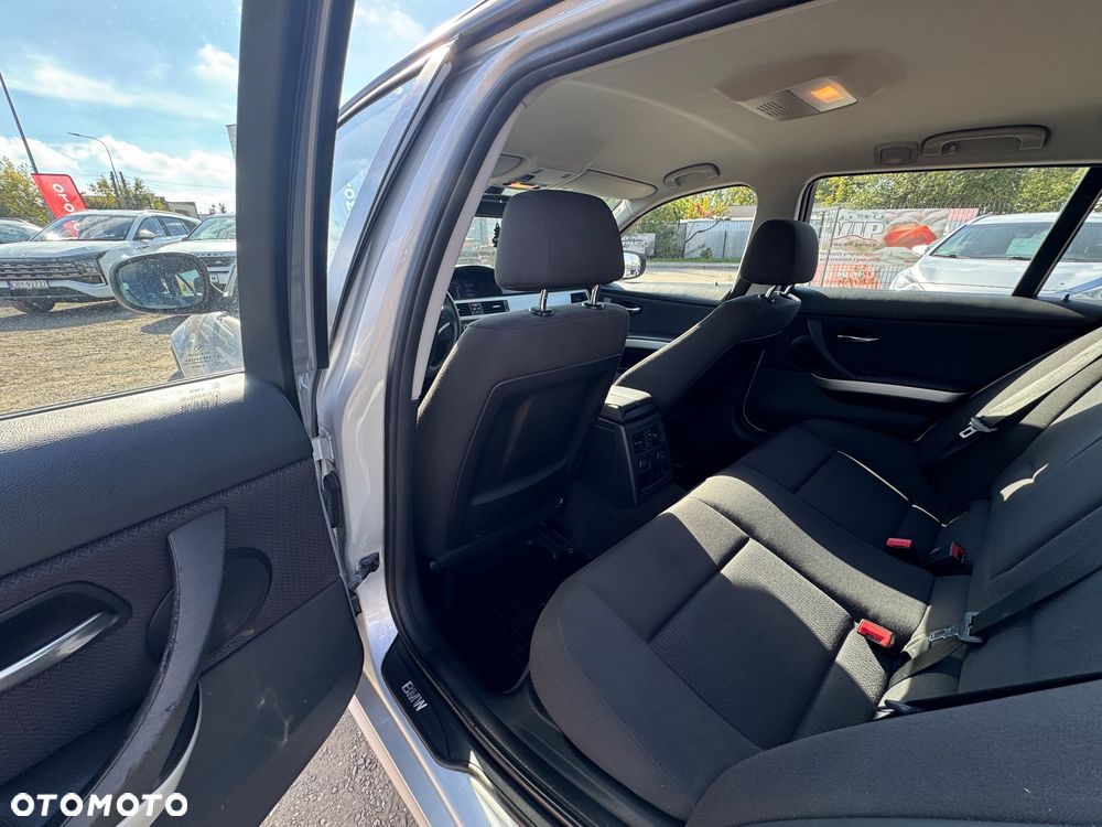 BMW Seria 3 318d Sport Line - 14
