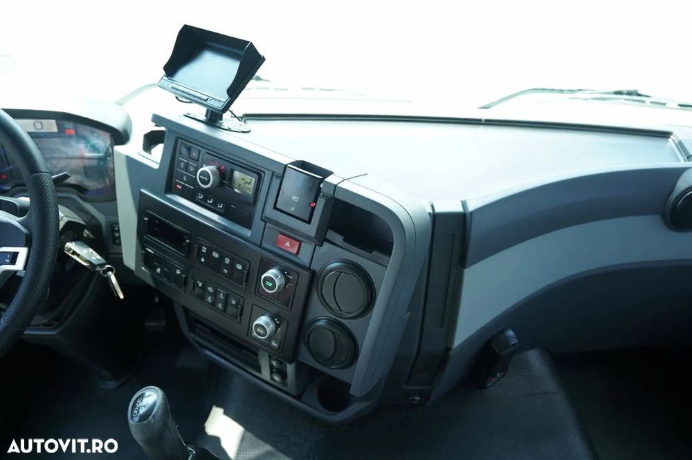 Renault C 380 / 6x4 / CAROSERIE LIVRARE 6,8 m / + HDS HIAB 244 EP-5 / ATINGERE: 15 M / MAX 8.400 KG / MANUALĂ / EURO 6 - 31