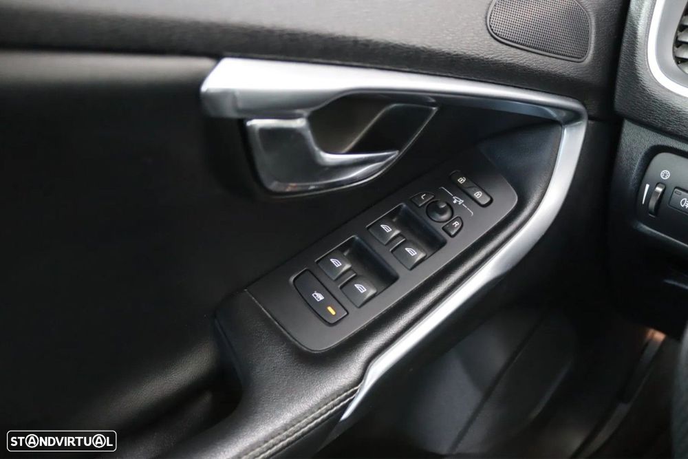 Volvo V40 1.6 D2 R-Design - 11