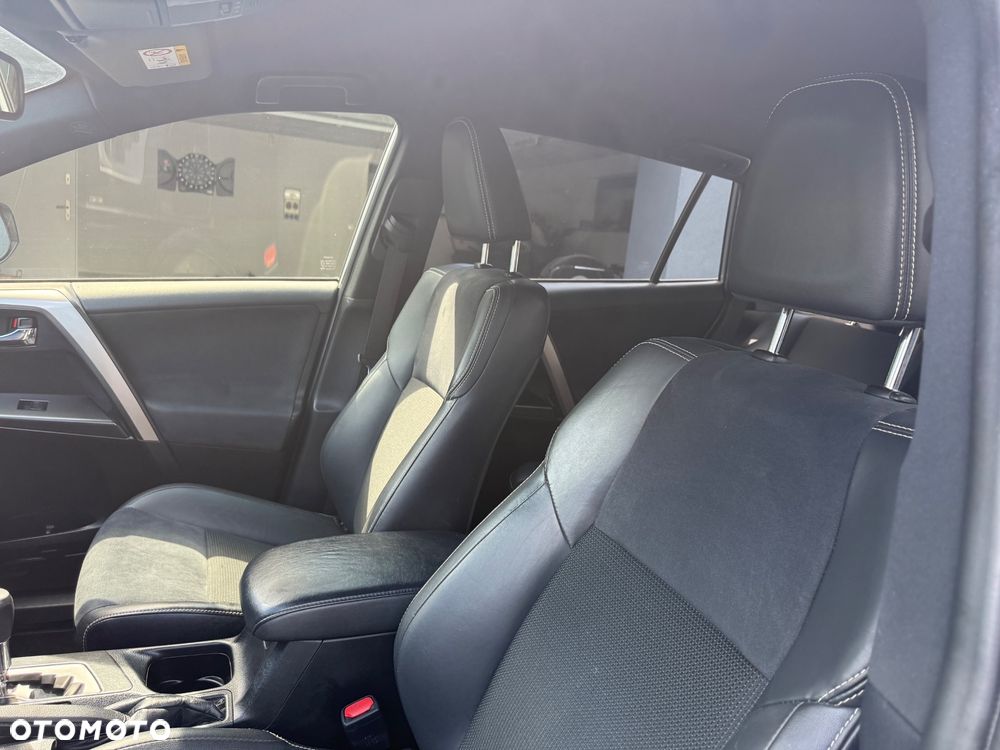 Toyota RAV4 Hybrid Silver 4x4 - 13