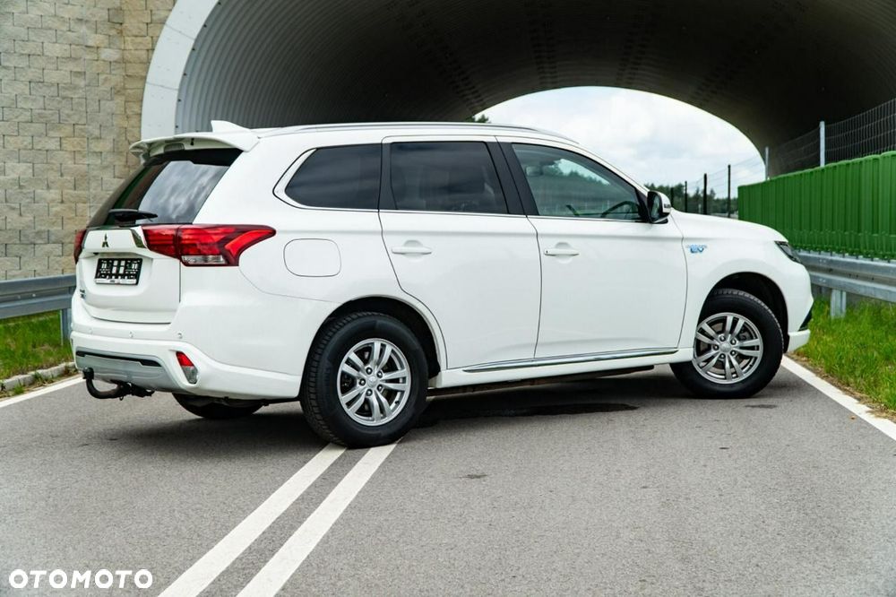 Mitsubishi Outlander 2.4 4WD Plus - 23