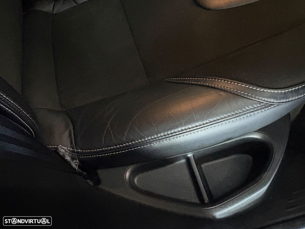 Volvo V40 2.0 D2 R-Design Momentum - 27