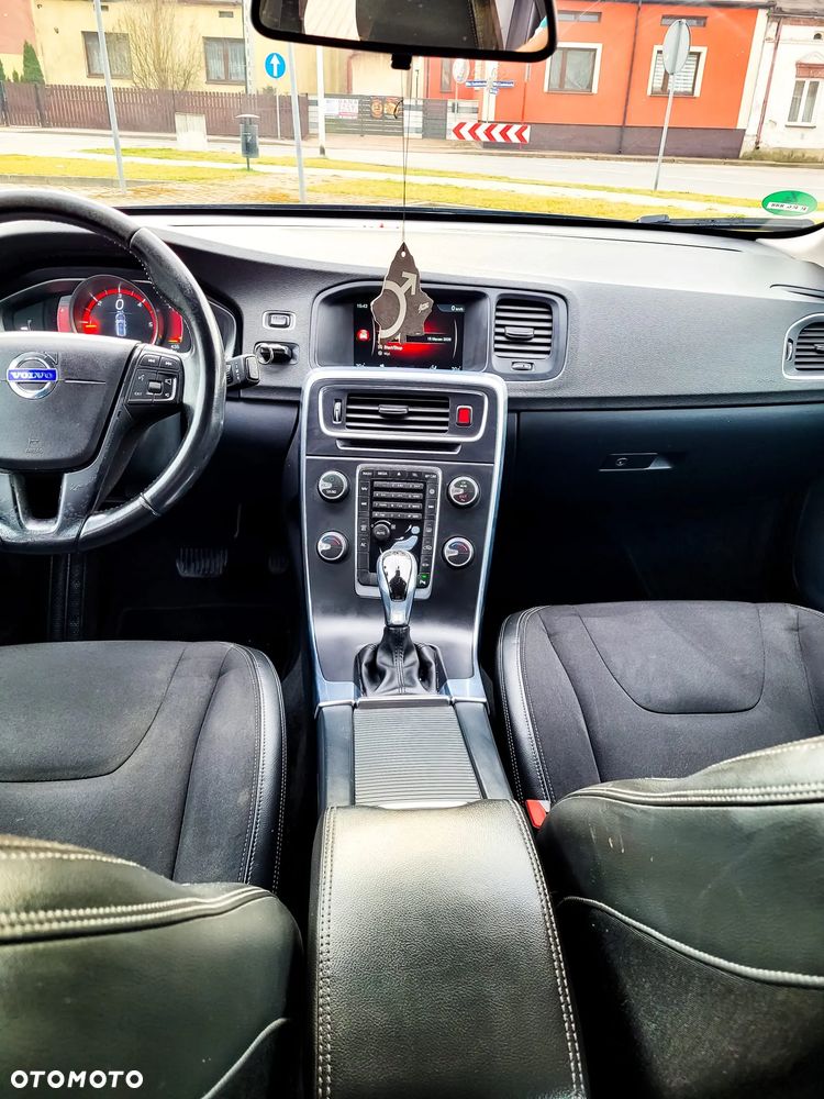 Volvo V60 D3 Geartronic Kinetic - 2