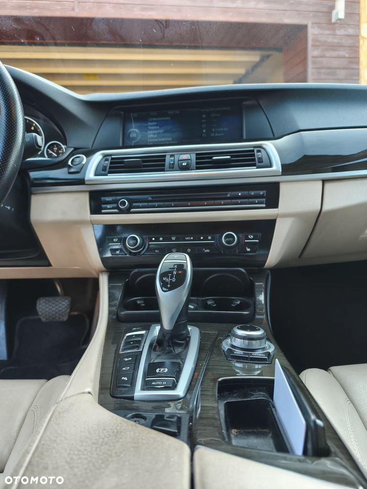 BMW Seria 5 525d xDrive Sport-Aut Luxury Line - 19