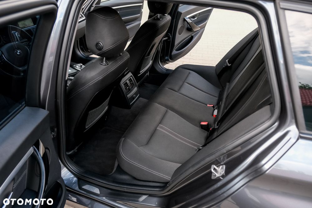 BMW Seria 3 318d Sport Line Shadow - 3
