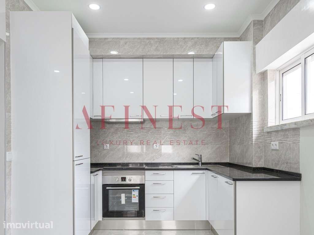 APARTAMENTO T1 TOTALMENTE REMODELADO NA AMADORA - Grande imagem: 2/14
