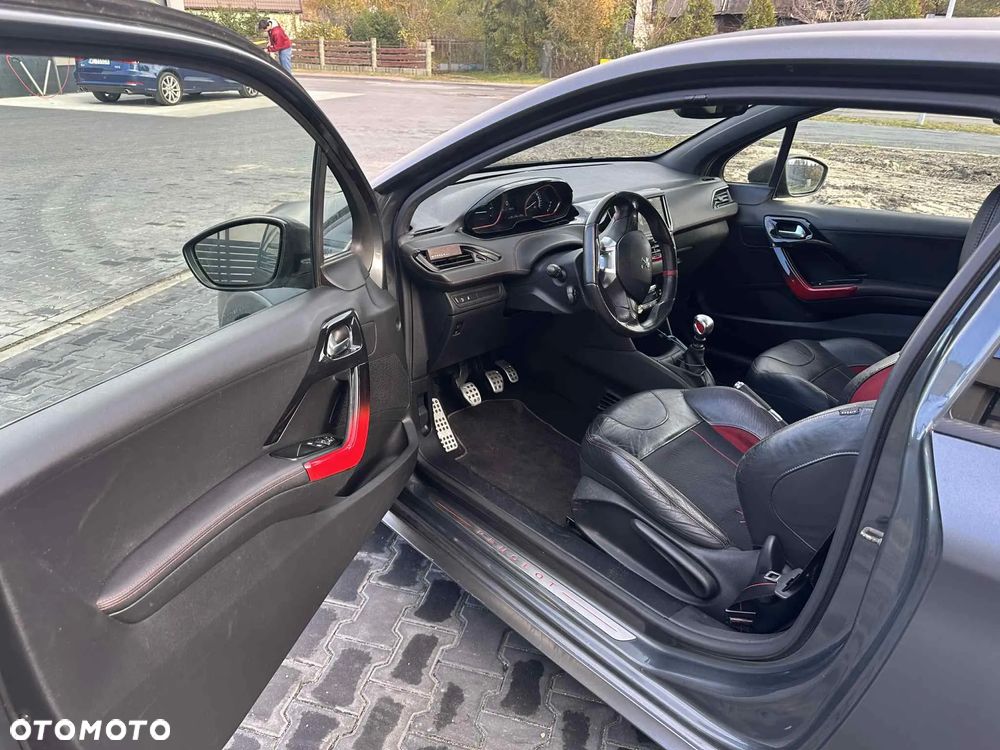 Peugeot 208 GTI 200 THP - 9